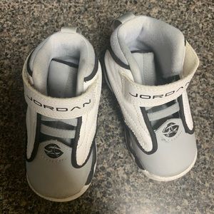 Jordan mid top shoes